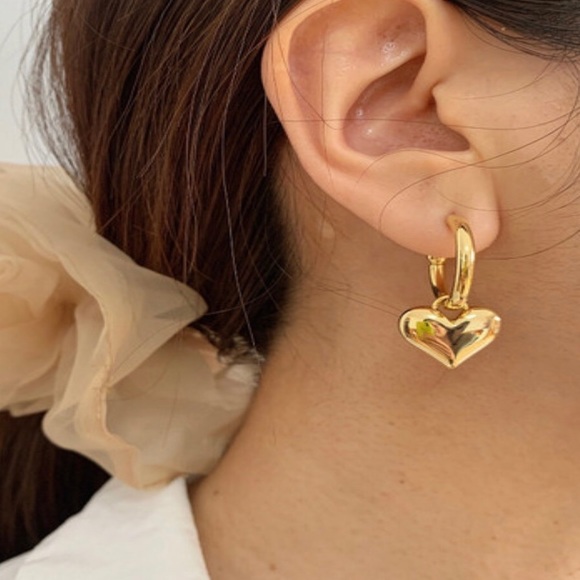 Gorgeous Heart Shape Gold Metallic - Picture 2 of 2